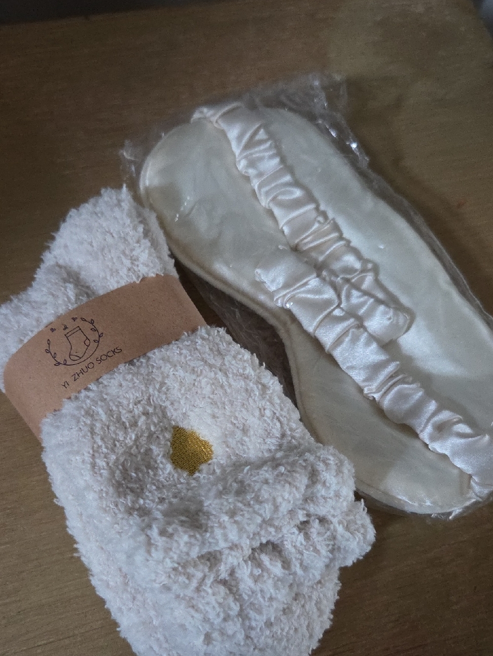 Fuzzy socks & Sleep Mask